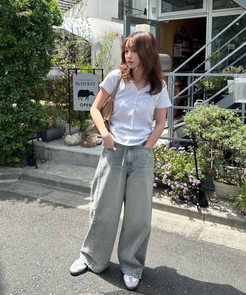 Vネックヘンリー胸刺繍半袖Tシャツ
