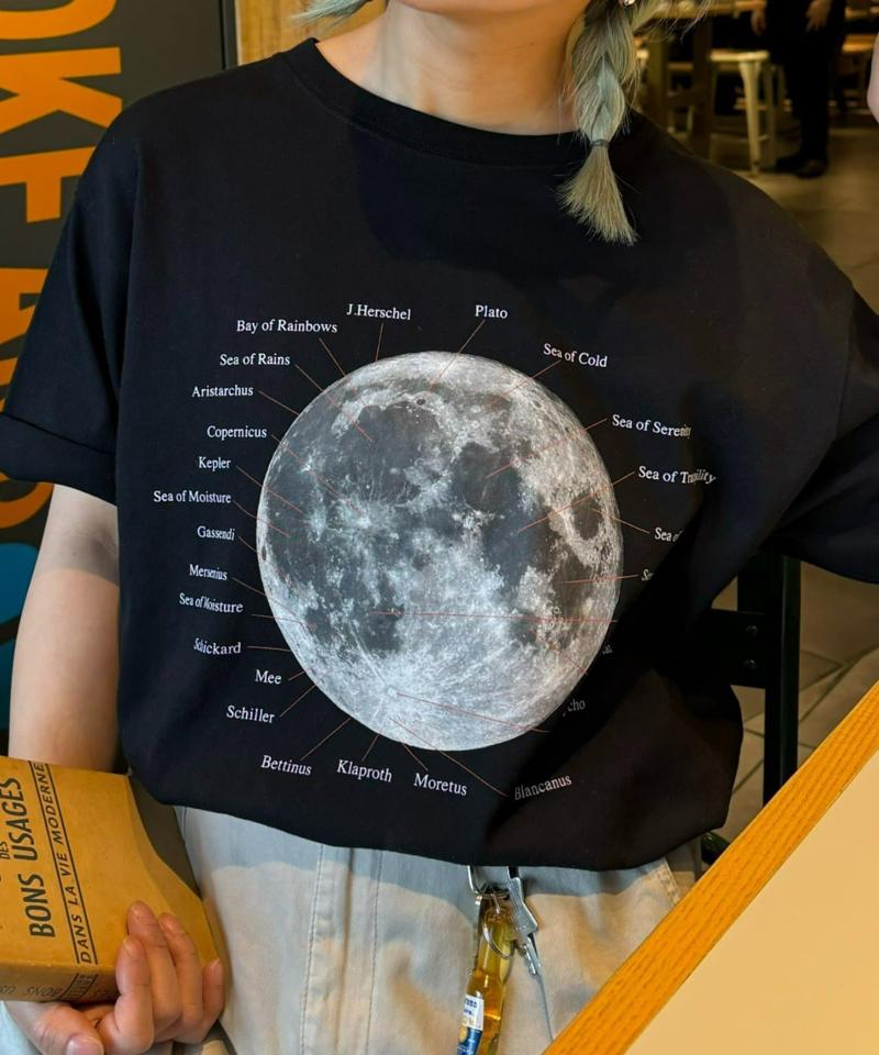 【WEB限定】【UNISEX】ムーンクレーター&アースロゴプリントTee