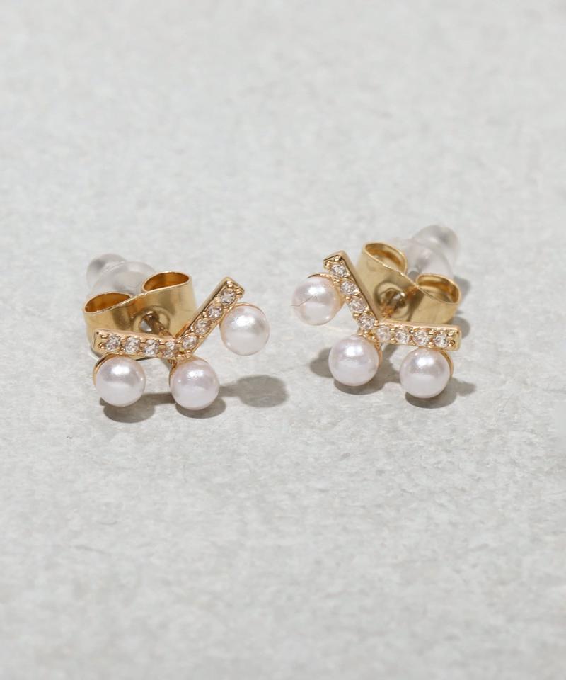 V字パールピアス