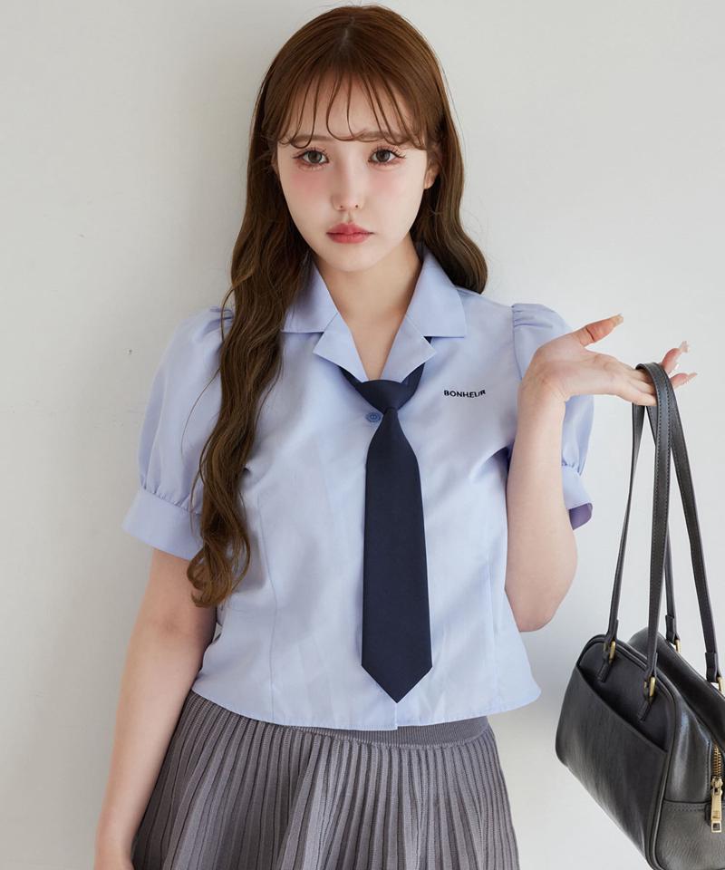 ネクタイ付き開襟シャツ