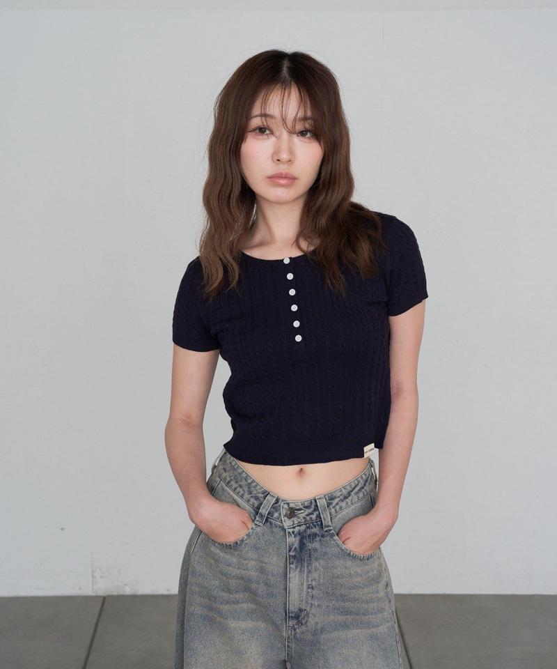 ケーブルヘンリーニット