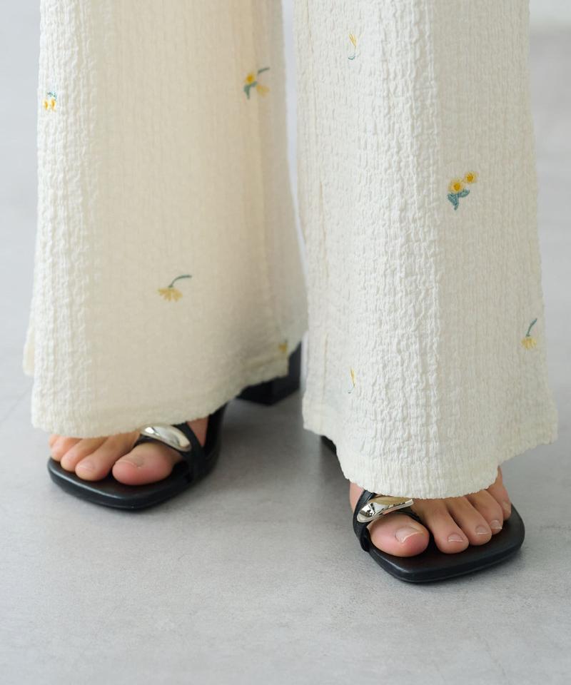 生地ジャガード刺繍フレアパンツ