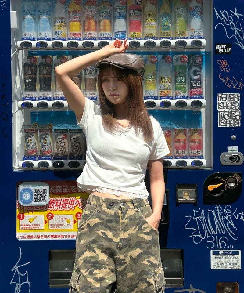 レースVネックギャザーコンパクトTシャツ