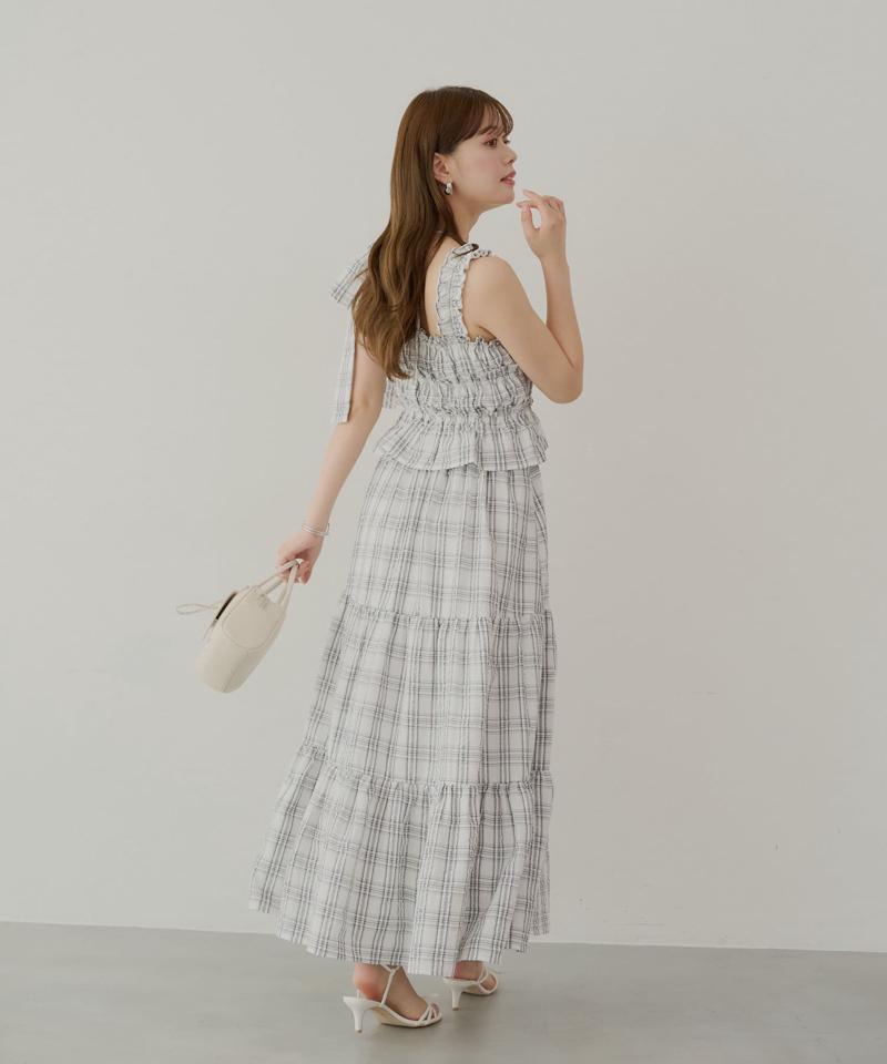 アシメ紐デザインシャーリングロングワンピース