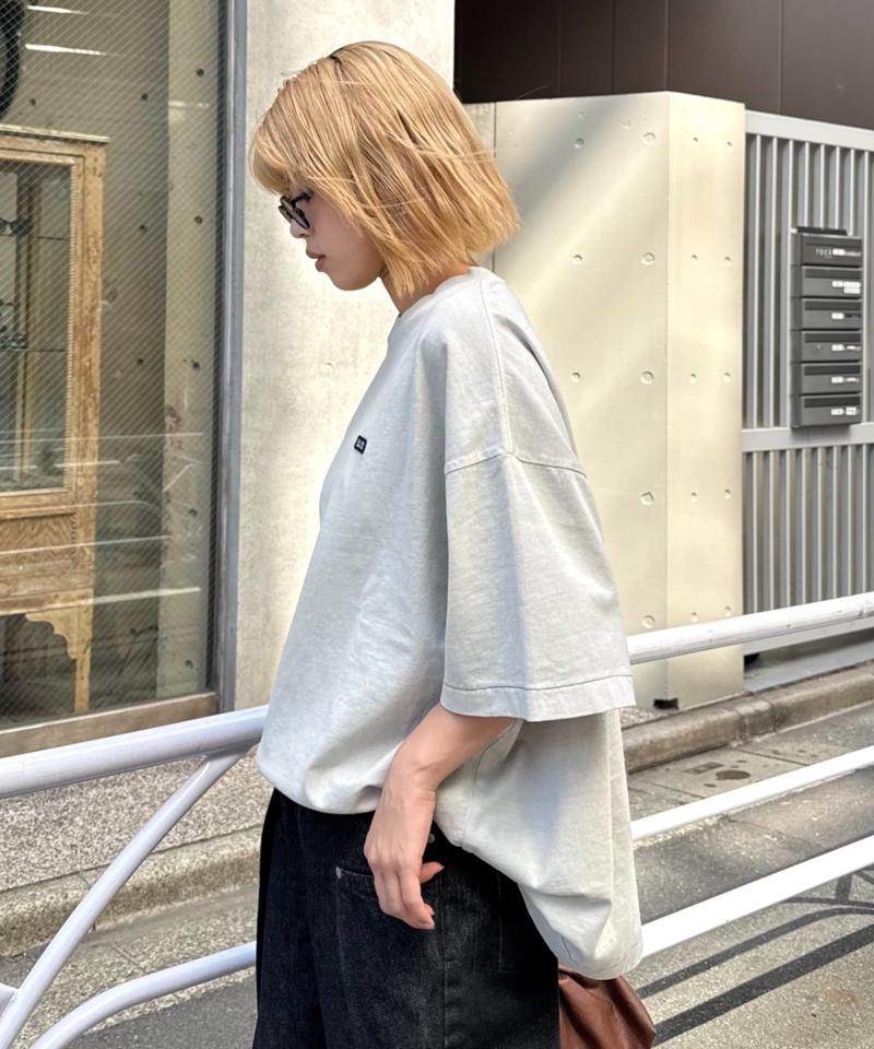 【ユニセックス】オーバーダイボックスロゴステッチTee