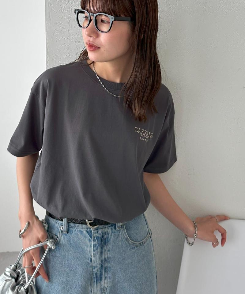 【ユニセックス】カラー刺繍ロゴTシャツ