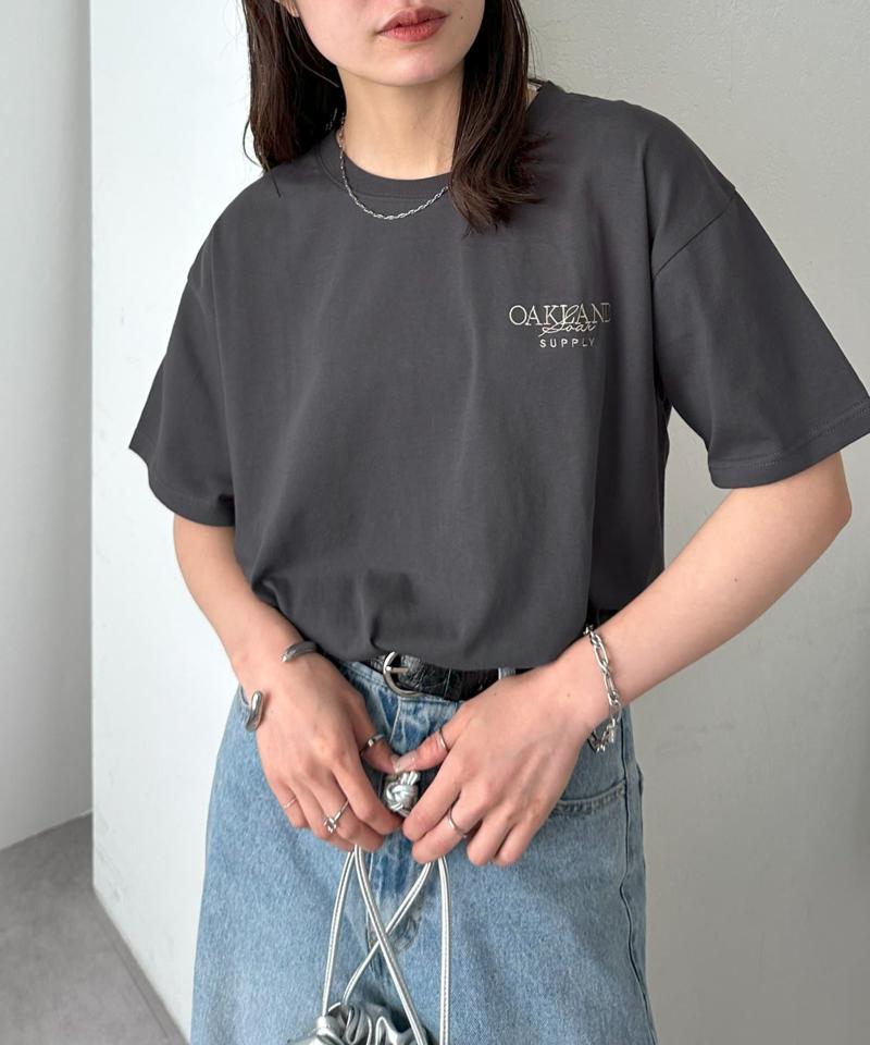 【ユニセックス】カラー刺繍ロゴTシャツ