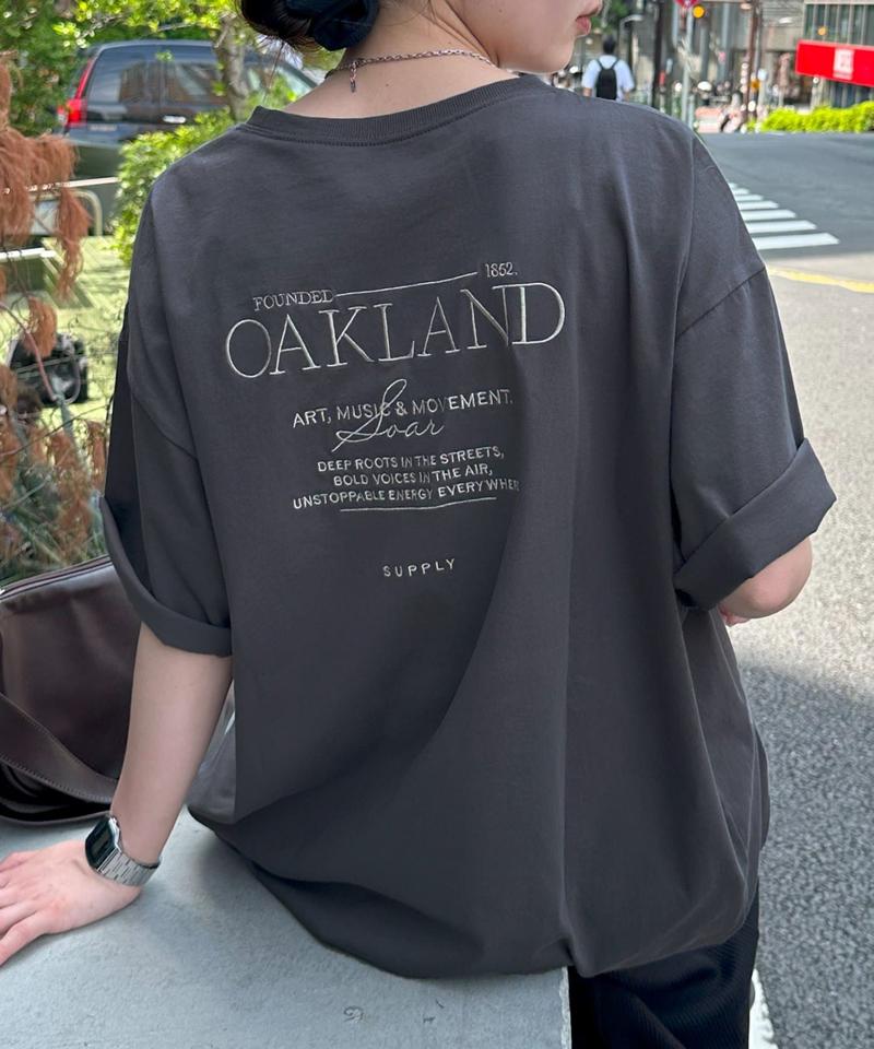 【ユニセックス】カラー刺繍ロゴTシャツ