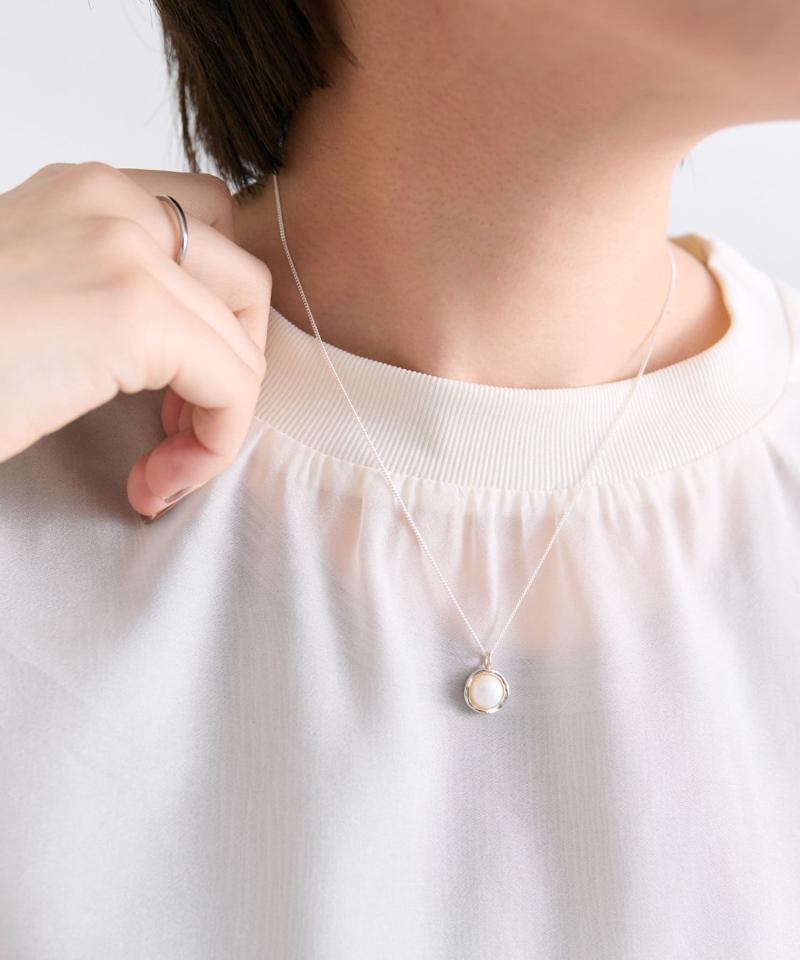《WEB限定/スターリングシルバー使用》枠付きパールネックレス