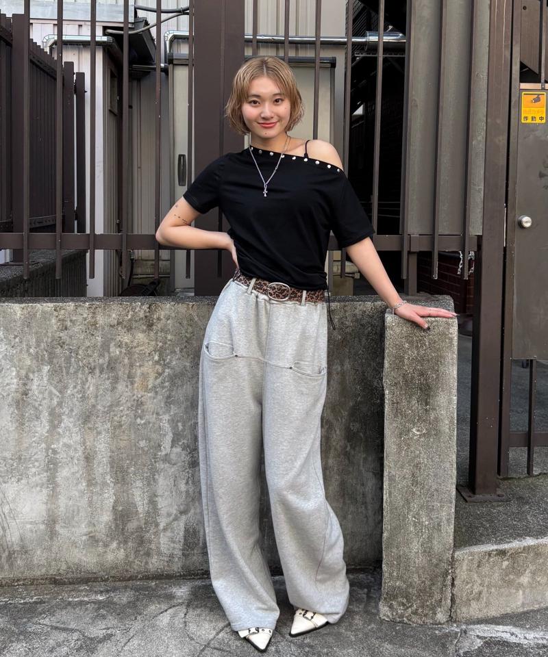 ワンオフショルスタッズドロストTEE