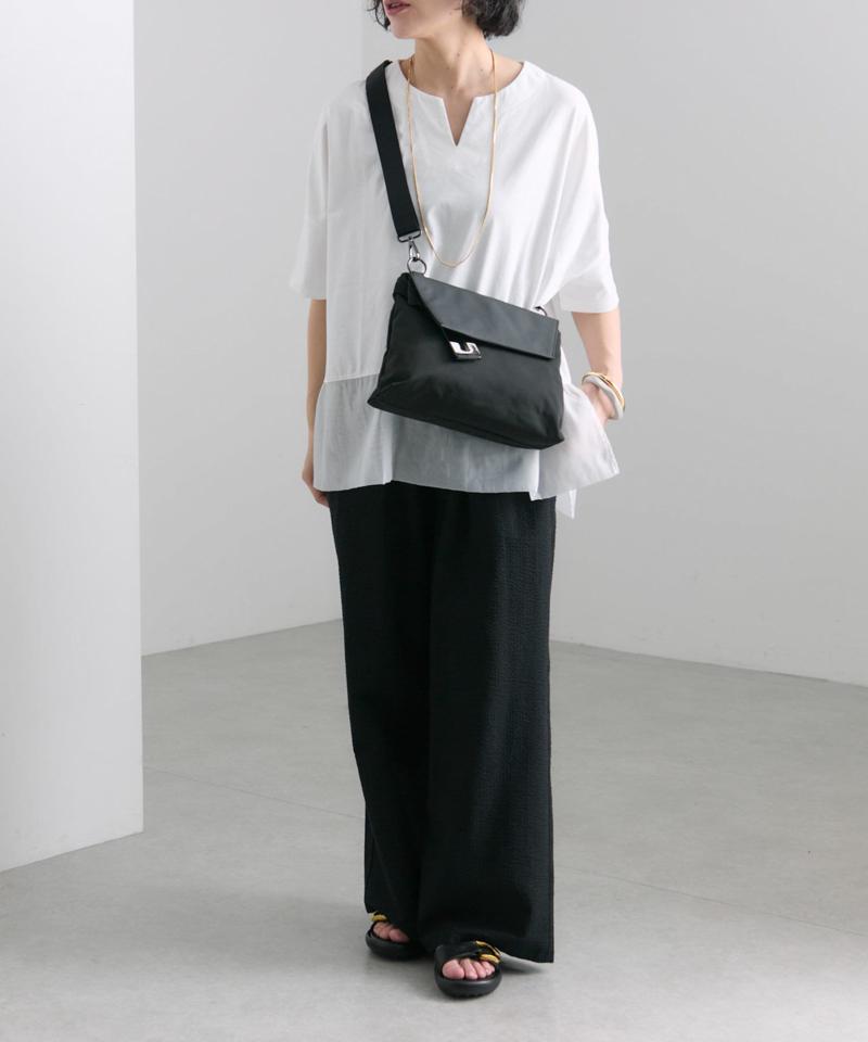 《撥水/軽量》樹脂チャームフラップショルダーバッグ