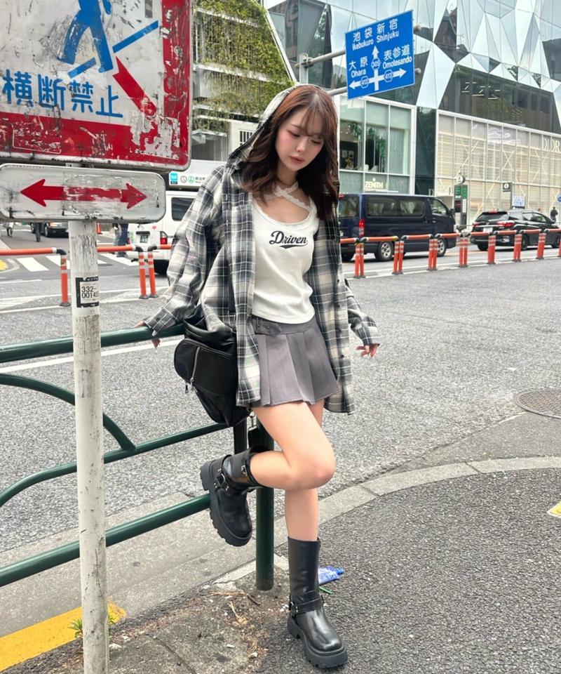 【快適な着心地/マルチウェイ】レースロゴパット付レイヤードキャミソール