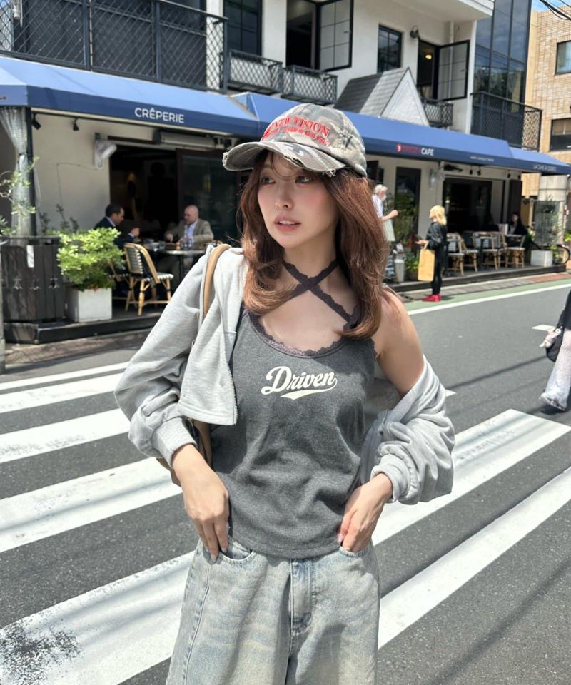 【快適な着心地/マルチウェイ】レースロゴパット付レイヤードキャミソール