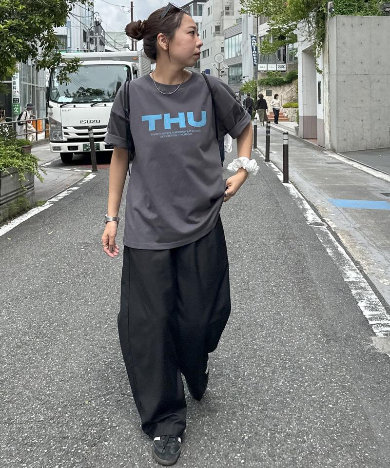 【ユニセックス】DAYグラフィックTシャツ