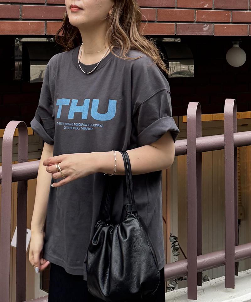 【ユニセックス】DAYグラフィックTシャツ