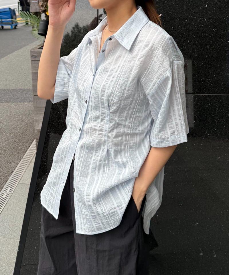 バックオープンストライプシャツ