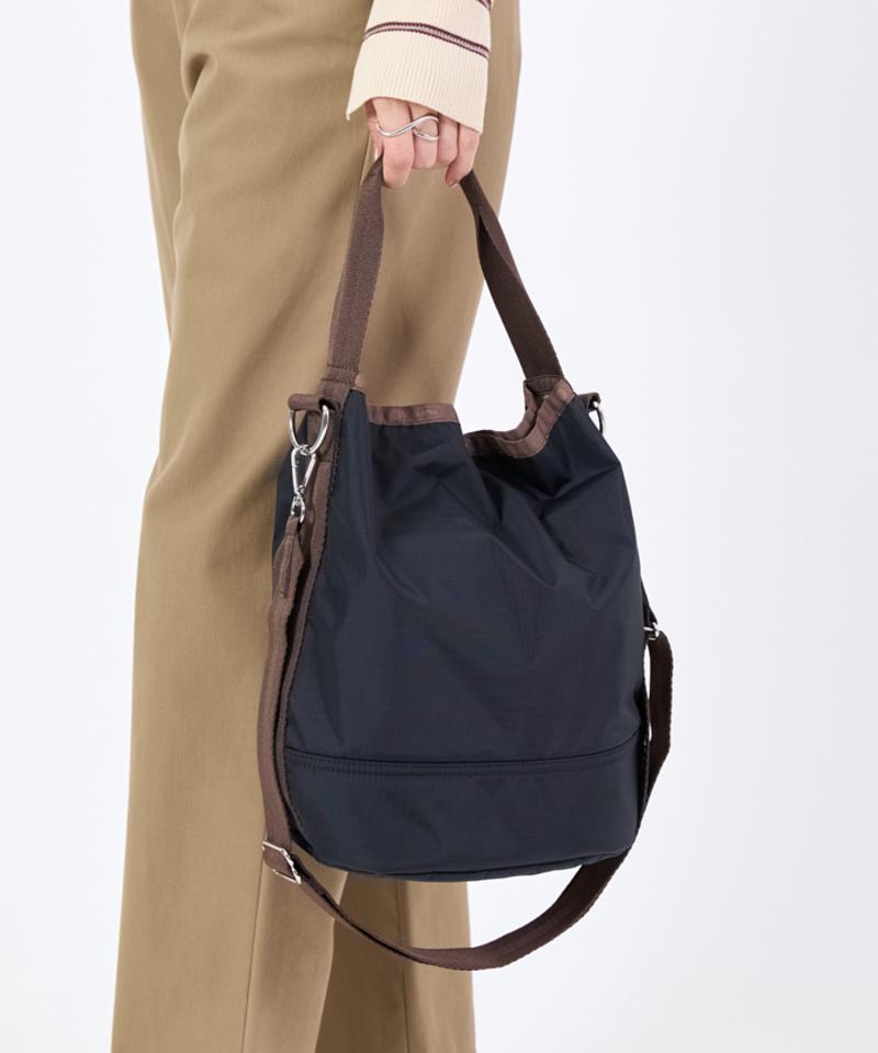 CONVERTIBLE BUCKET BAGディープシー/ダークチョコレート
