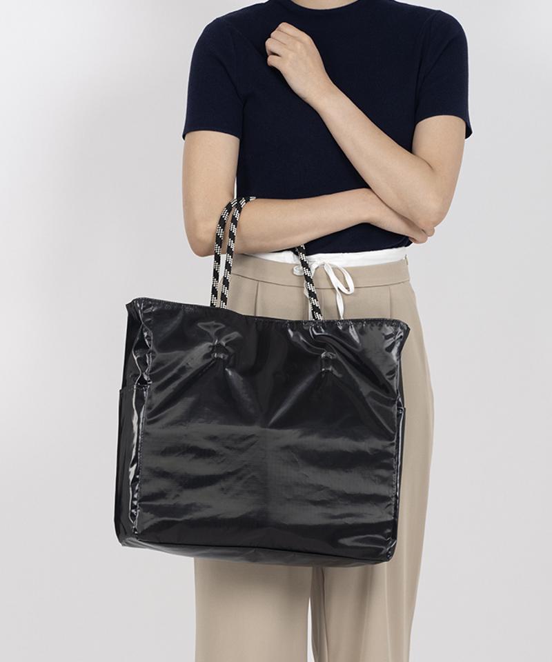 LARGE 2 WAY TOTE2ウェイチョコレート/ブラックシャイン