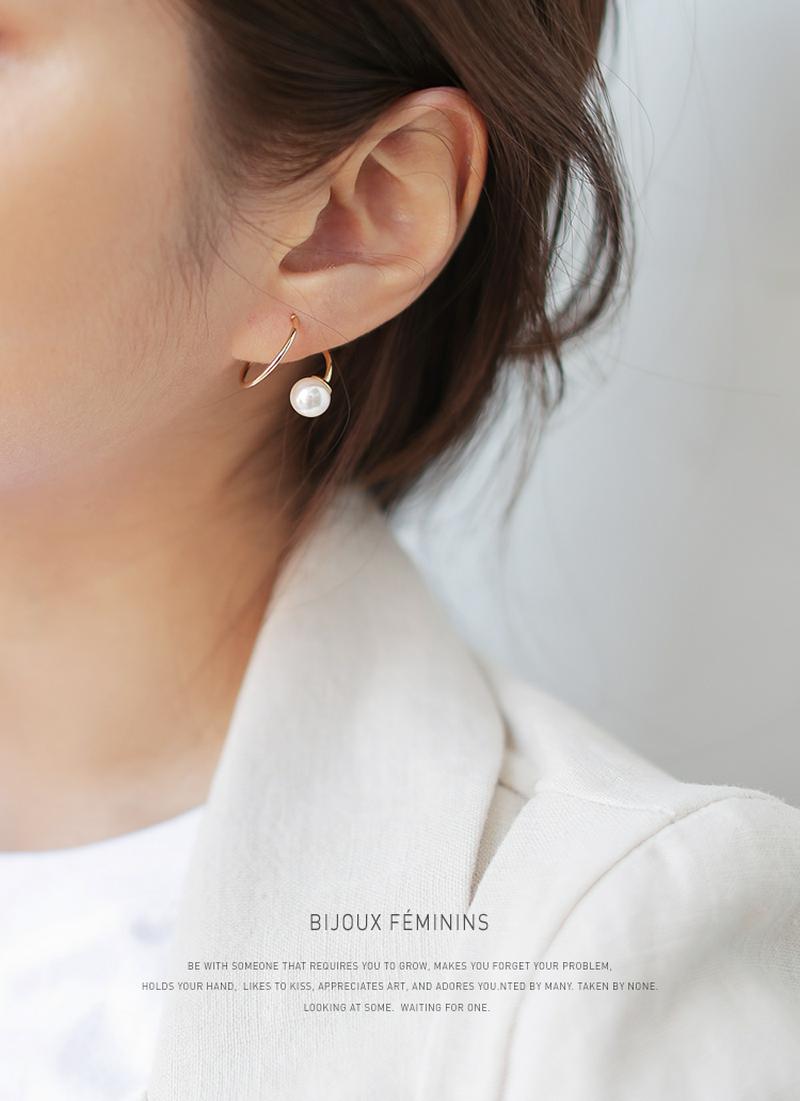 カーブパールピアス・全1色 d47227 レディース【acc】 アクセサリー ピアス ユニーク パール フェミニン シンプル 大人 きれいめ カーブ 小さい 小ぶり ゴールド 結婚式 デート お呼ばれ オケージョン 韓国ファッション