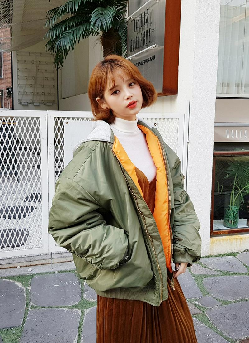 【只今49%OFF】ギャザースリーブ中綿フードMA-1ジャケット・全2色・n48370 レディース【jk】【韓国 ファッション アウター MA1 ma-1 エムエーワン ジャンパー ミリタリー カーキ ボクシー 男女共用 ユニセックス 体型カバー ゆったり オーバーサイズ ラフ ジップアップ 冬】