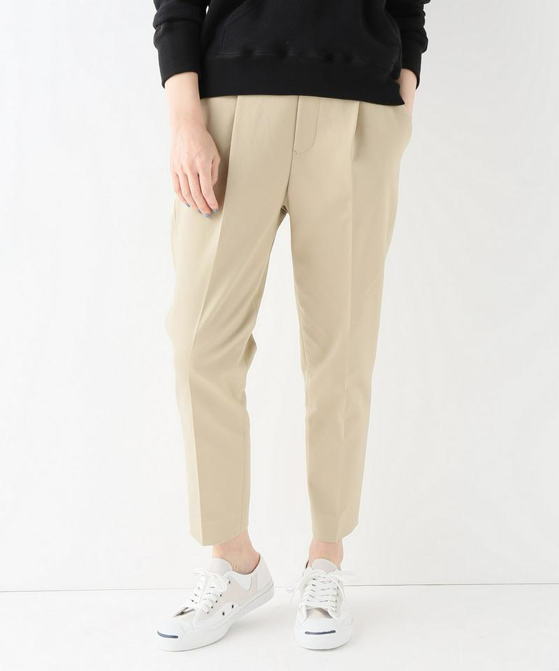 テーパードパンツ