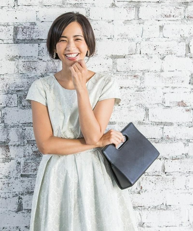 【優木まおみさん着用】ラウンドネックタックフレア ドレス