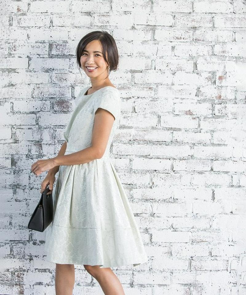 【優木まおみさん着用】ラウンドネックタックフレア ドレス