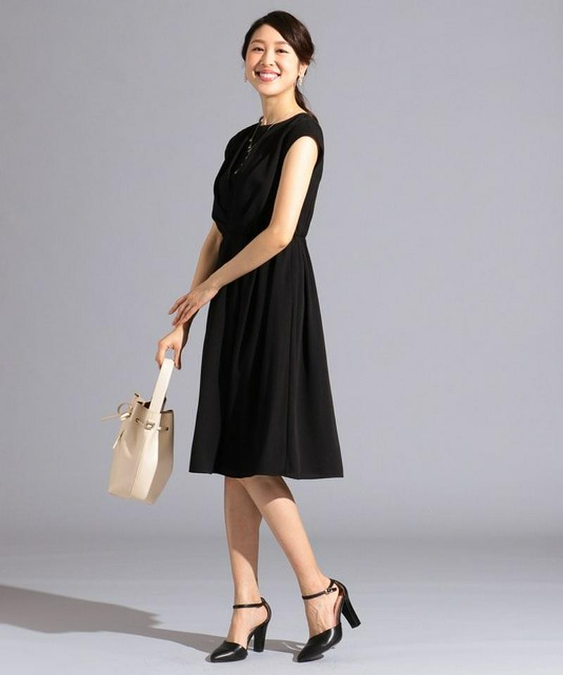 【優木まおみさん着用】タックドレープミディ丈 ドレス
