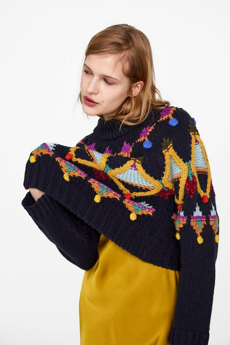 マルチカラー刺繍入りニットセーター