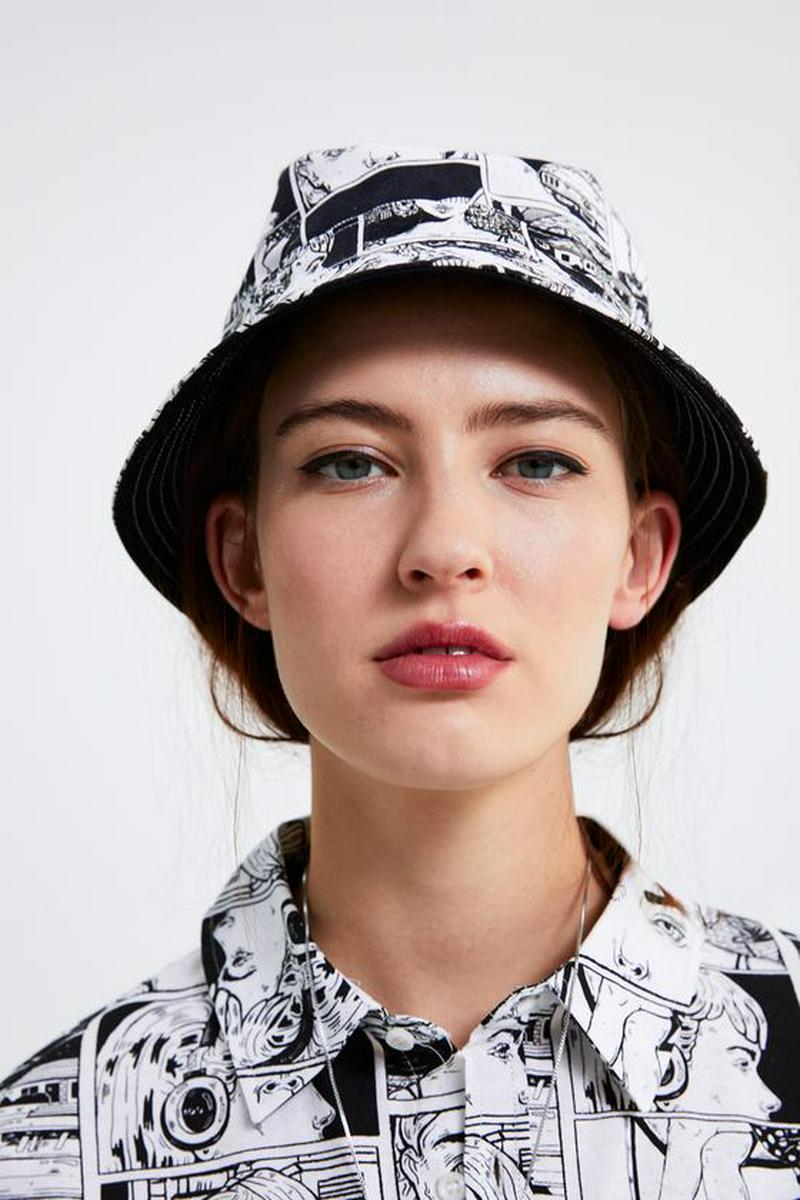アートの中の女性コレクションシャツ © ANA MUSHELL 2019