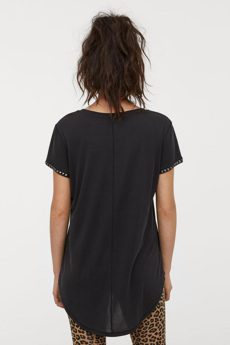 スタッズTシャツ