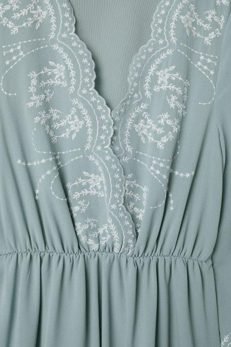 刺繍ワンピース
