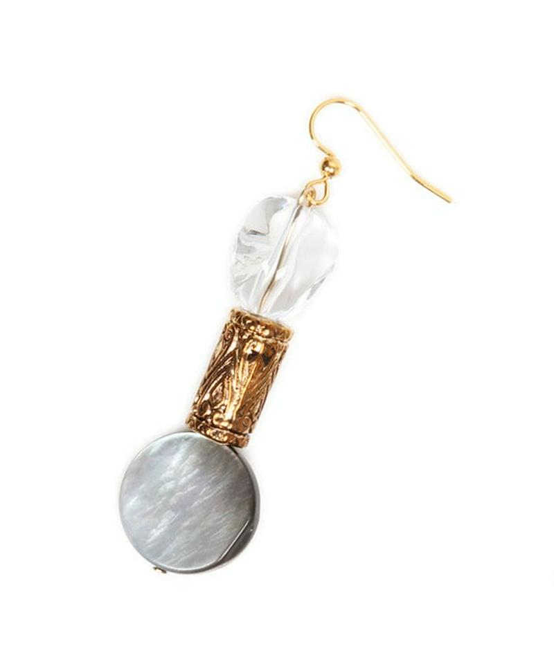 K14GF グレイッシュシェルクリアピアス