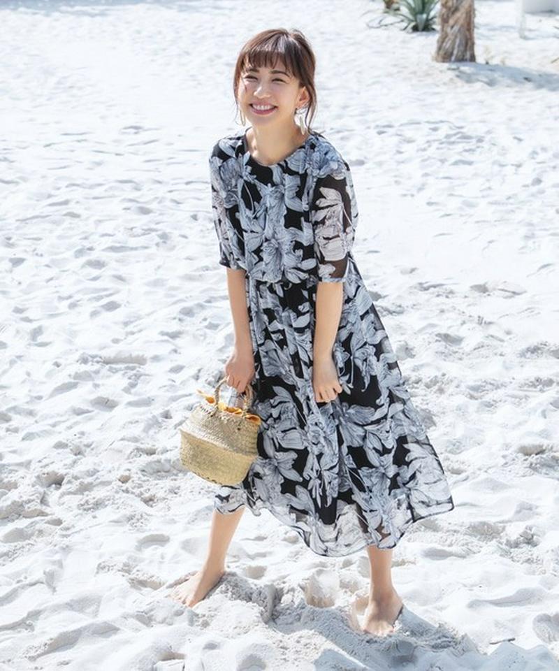 【優木まおみさん着用】モノトーン花柄 ドレス