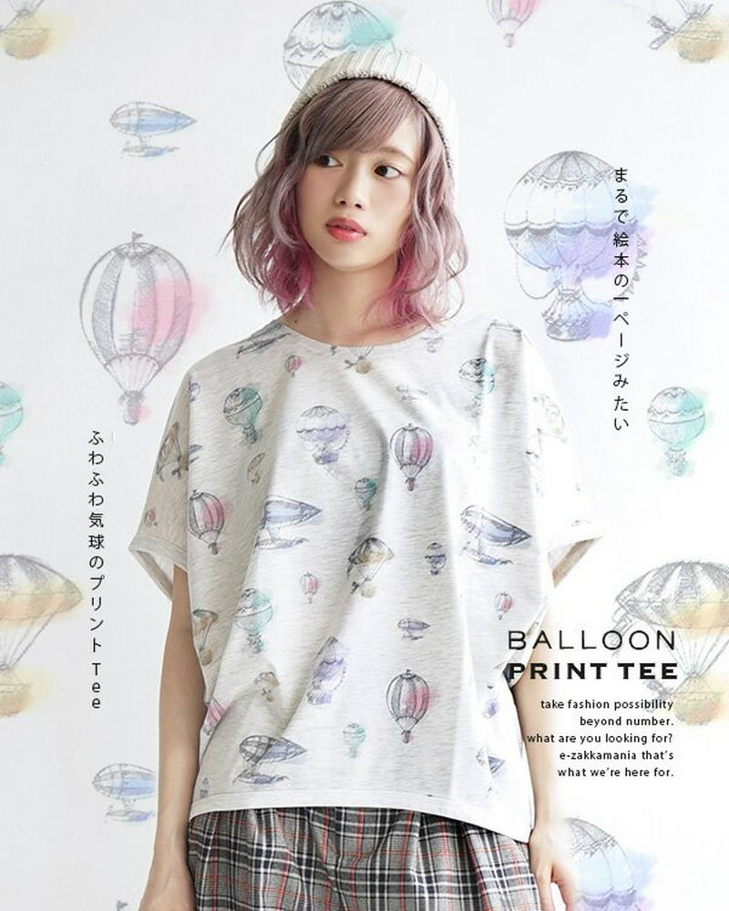 Tシャツ / 色鉛筆で描いたような 優しいタッチの気球プリント。ゆるっと着られる ドルマンTee。 レディース トップス カット