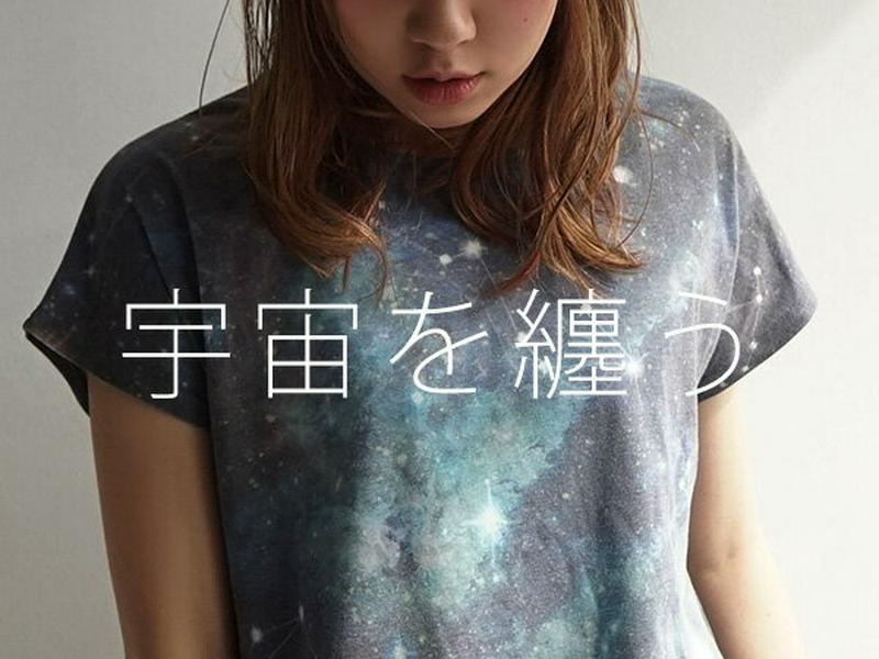 Tシャツ /表も 裏も 袖も 余すことなく「宇宙」。転写チックな総柄プリント Tシャツ。 レディース トップス tシャツ 半袖 