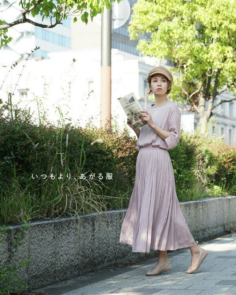 ワンピ—ス M-L/L-LL おめかし感のあるシャイニー素材の プリーツワンピース 。 レディース 七分袖 7分袖 長袖 ロング