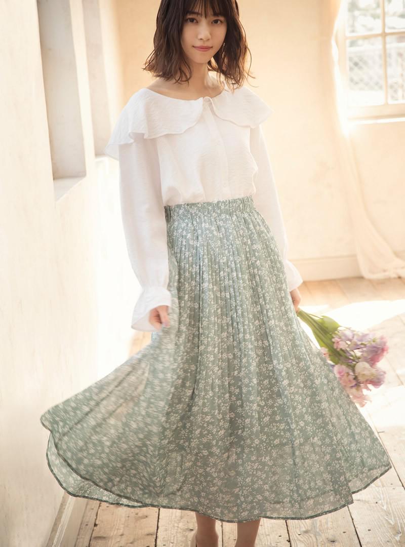 西野七瀬 ビックカラーデザインブラウス