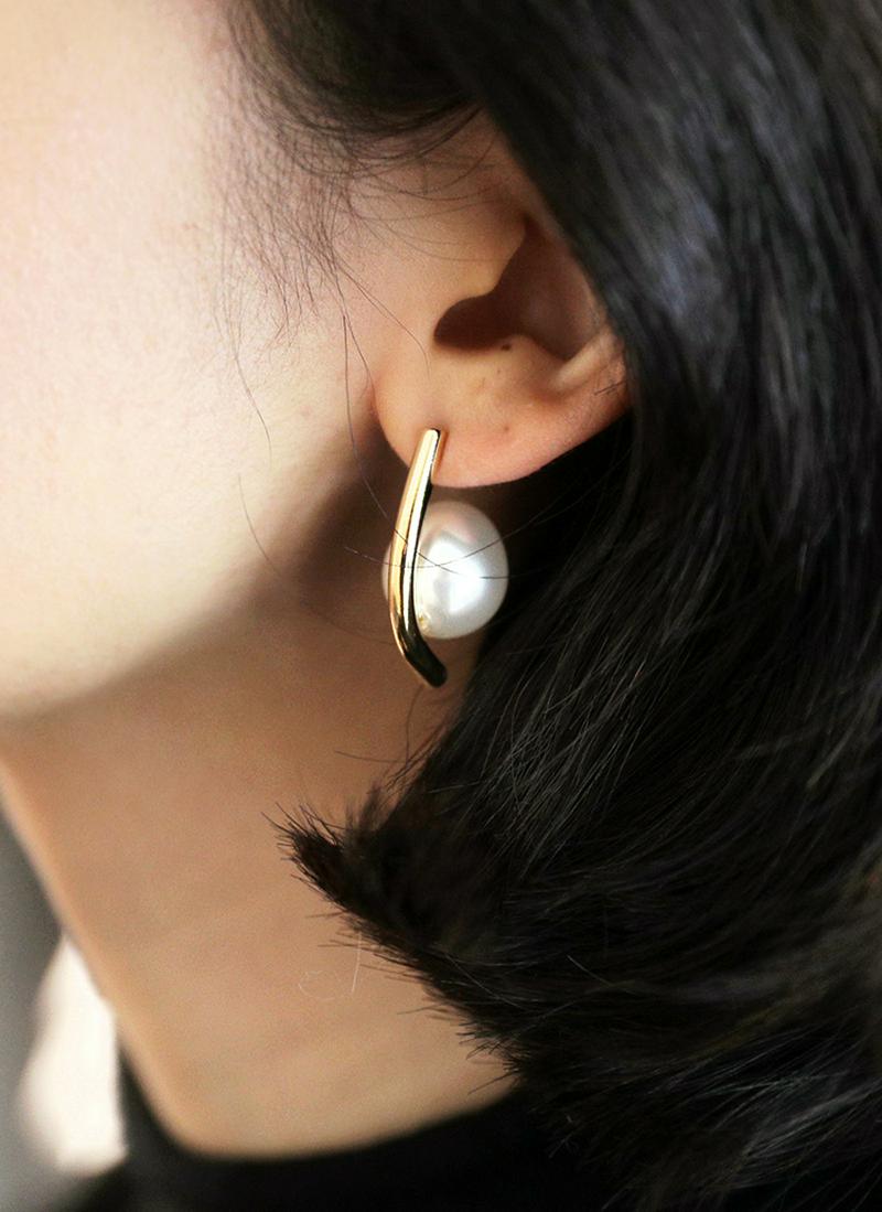 カーブバーパールピアス・全1色