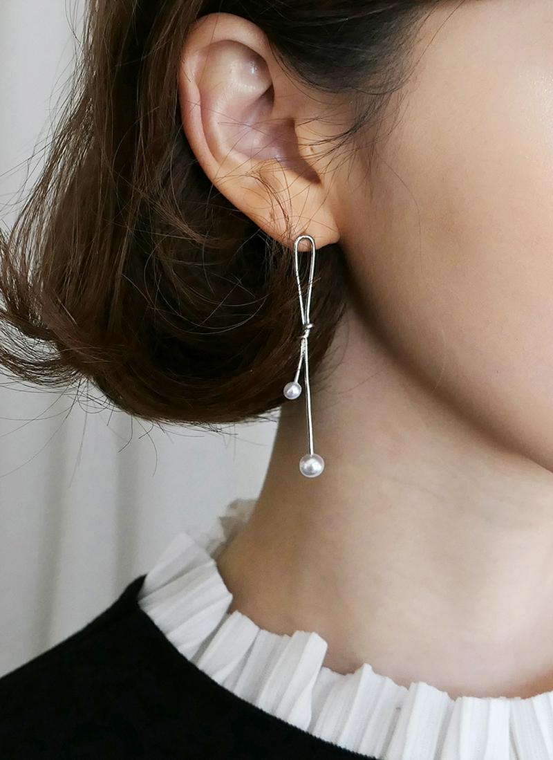 ノットパールピアス・全2色・d52381 レディース【acc】【アクセサリー ジュエリー ピアス パールピアス パール フェイクパール ノット ユニーク フェミニン ゴールド シルバー カジュアル】