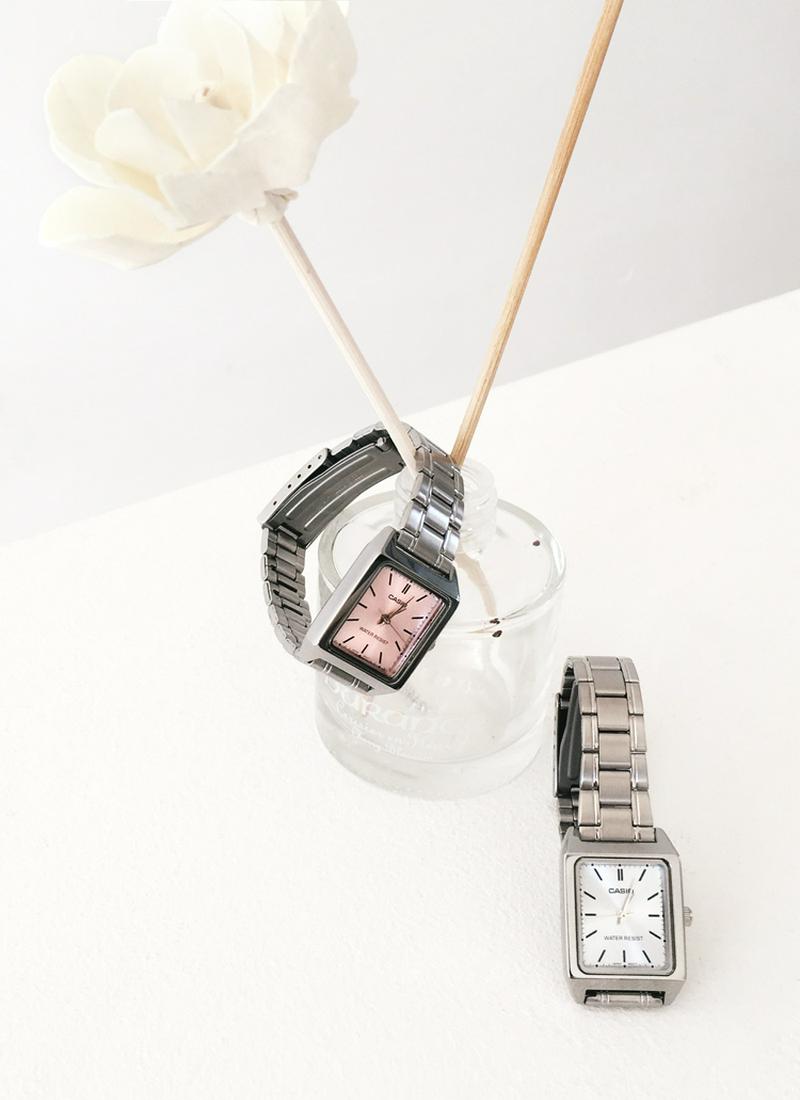 ＊CASIO＊メタルスクエアウォッチ・全2色