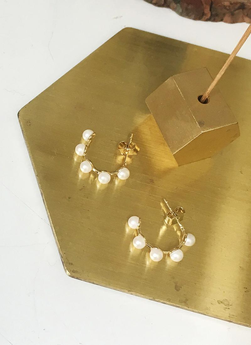 パールカールピアス・全1色