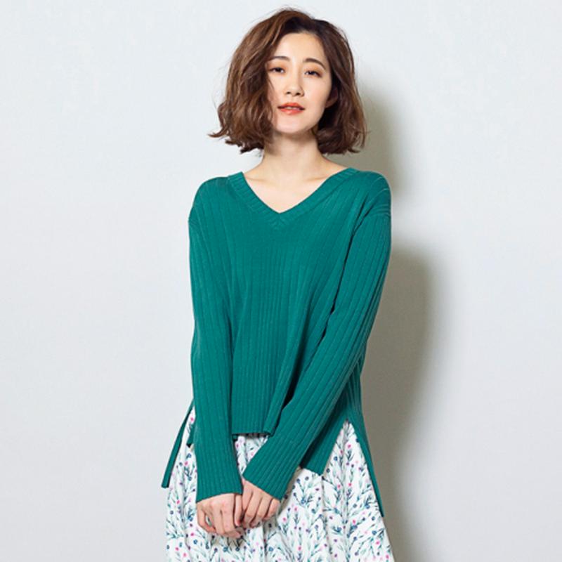 Vネックリブニット