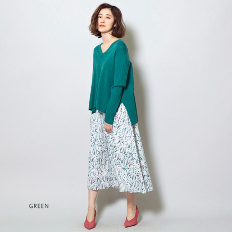 Vネックリブニット