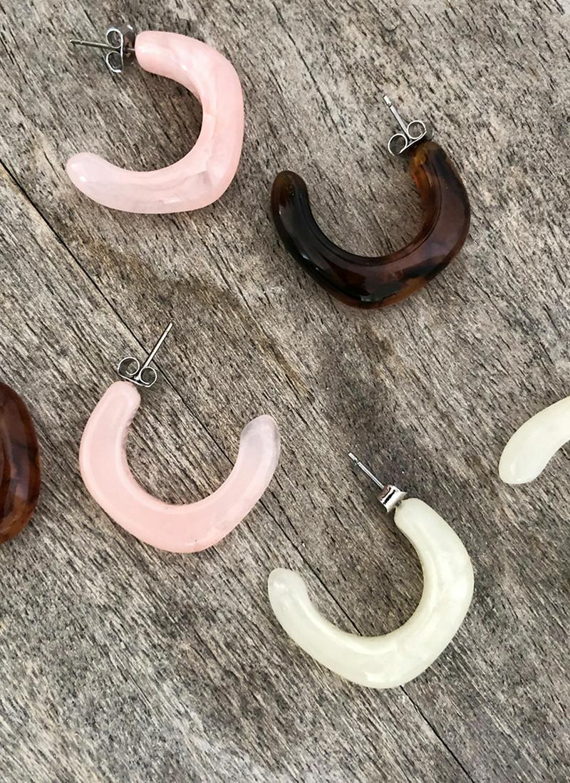 アクリルカーブピアス・全3色
