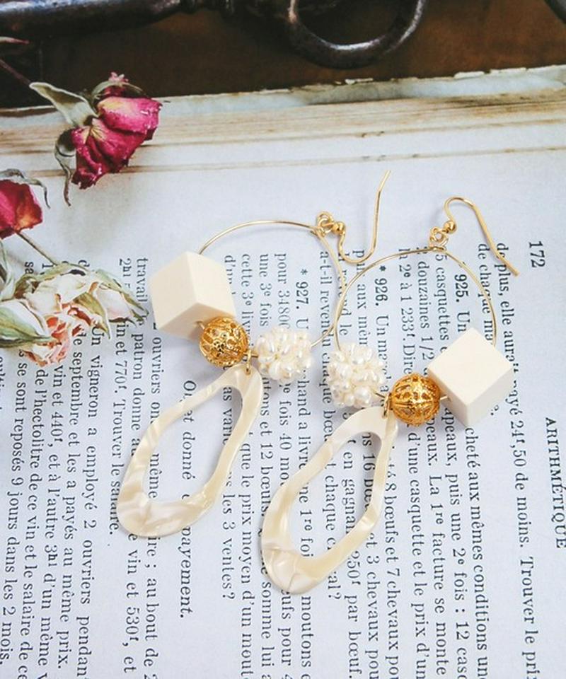 K14GF 大ぶりフープ　ウッドキューブピアス　ホワイト