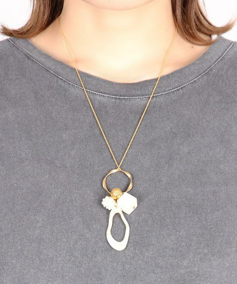 K14GF 大ぶりトップ　ウッドキューブネックレス