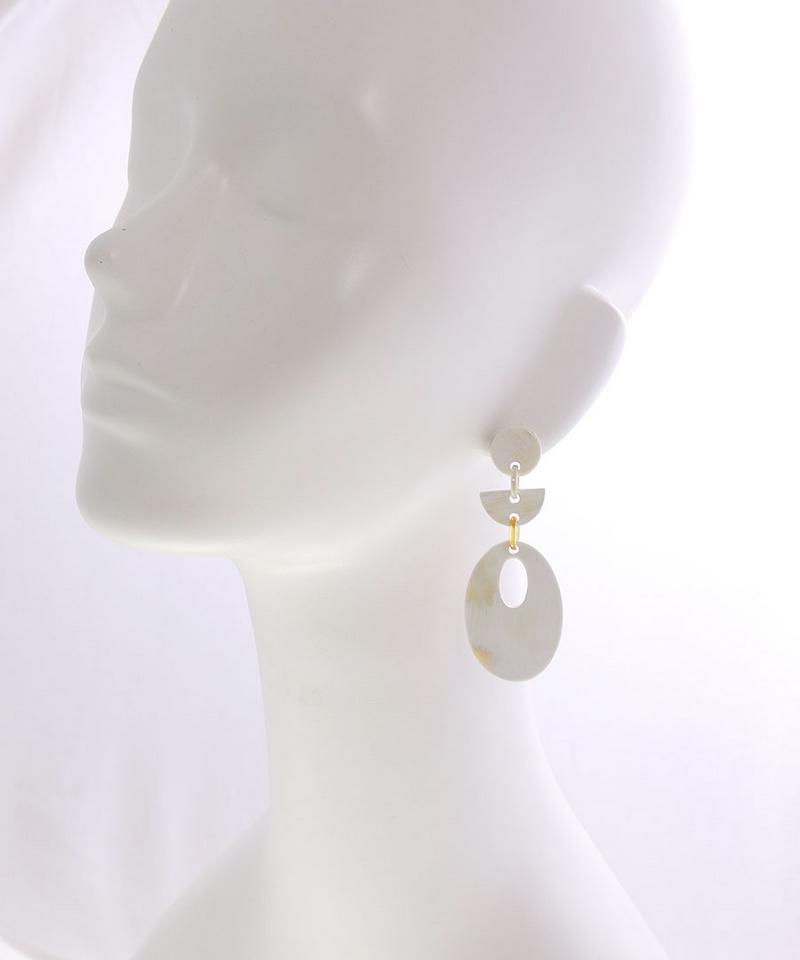 バッファローホーン　大ぶり　デザイン　プレート ピアス　プレート　水牛　大人っぽい　レディース　アクセサリー　P1786【NEW
