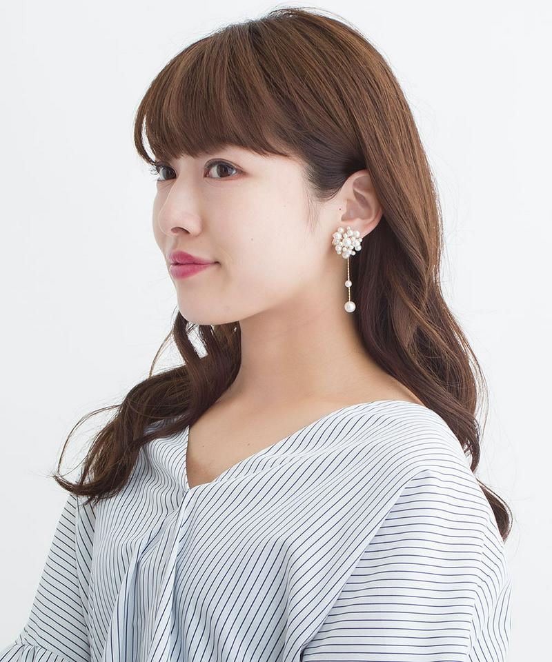 ロングチェーンキャッチ付きパールブーケピアス　大ぶり ボリューム 2次会　結婚式　2Way　飾りキャッチピアス　P1773 レデ