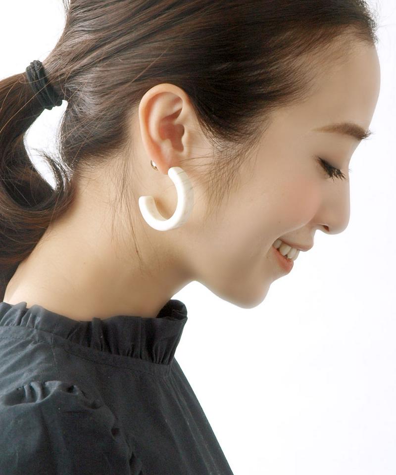◆SALE◆メタルボールキャッチ付きべっ甲風ハーフフープピアス (M) シンプル ブラウン アイボリー マーブル バックキャッチ 2way 大ぶり チタンポスト P1731 レディース 大人っぽい かわいい おしゃれ【mbgt】